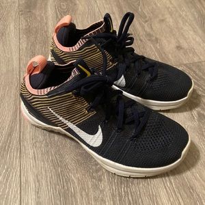EUC Nike women’s flyknit 2 cross training shoes